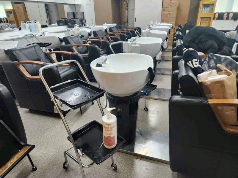 Shampoo unit with chair, simple design 2