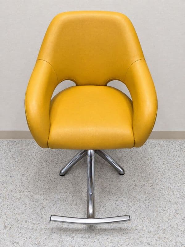 Semi-automatic shampoo unit and salon chair 3
