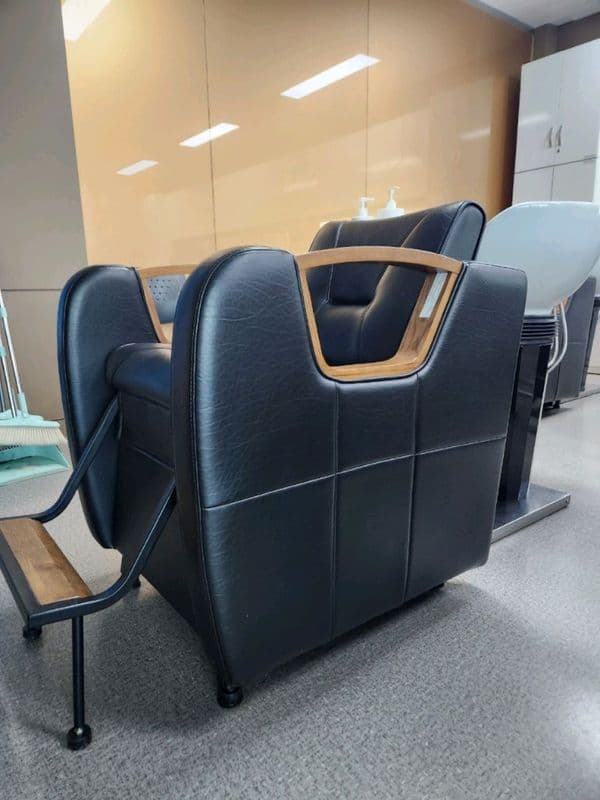Shampoo unit with chair, simple design 3
