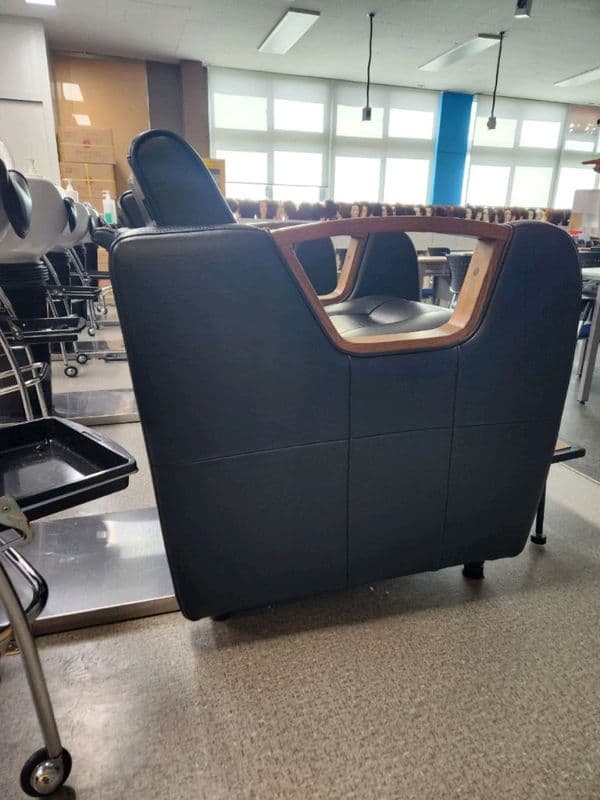 Shampoo unit with chair, simple design 4