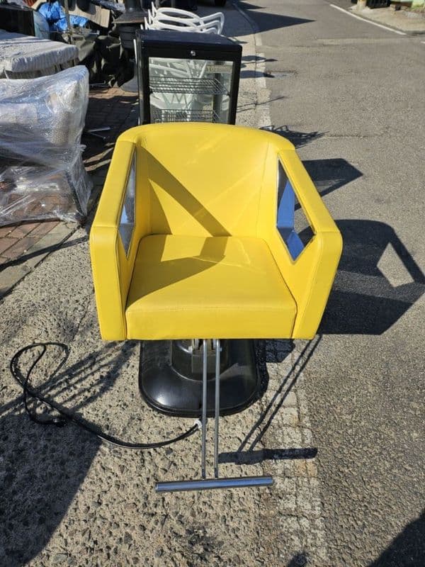 Salon styling chair, yellow 2
