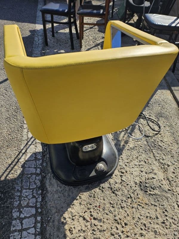 Salon styling chair, yellow 3